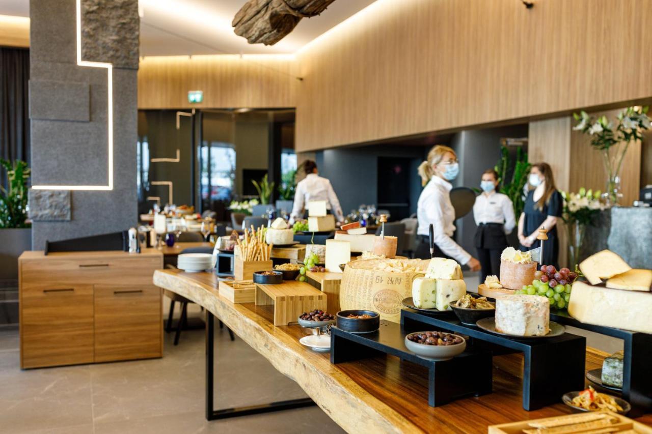 Qosmo Brasov Hotel Εξωτερικό φωτογραφία